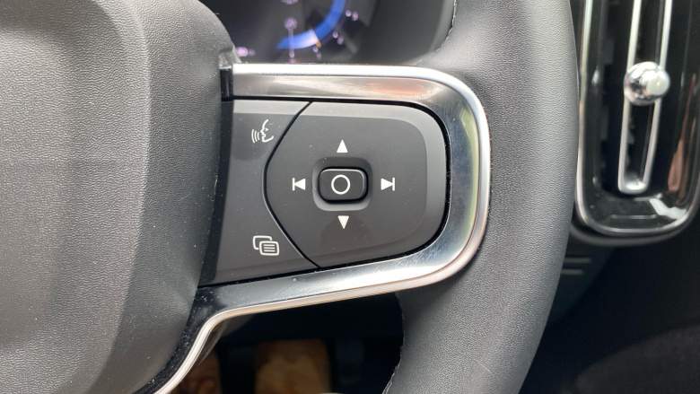 Volvo XC40 2.0 B3P Plus Dark 5dr Auto Petrol Estate